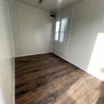 könnyített kivitelű irodakonténer, 20' méret, komplett fürdőszobával