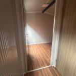 eladó újszerű állapotú 8 x 3 m mobilház, barna, konyhával, fürdőszobával