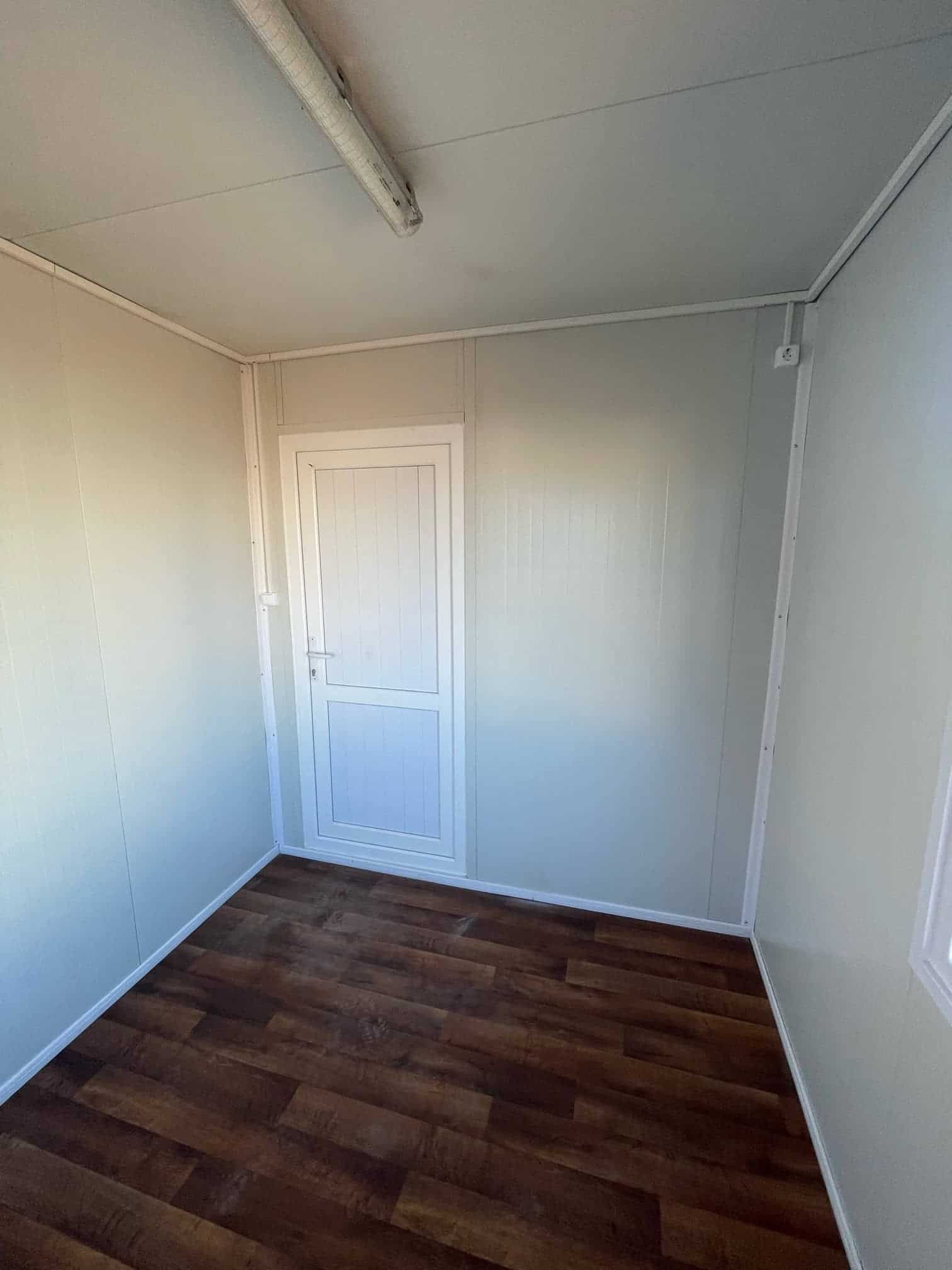 könnyített kivitelű 10' irodakonténer