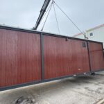eladó újszerű állapotú 8 x 3 m mobilház, barna, konyhával, fürdőszobával