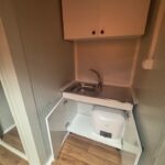 eladó újszerű állapotú 8 x 3 m mobilház, barna, konyhával, fürdőszobával