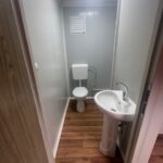 eladó újszerű állapotú 8 x 3 m mobilház, barna, konyhával, fürdőszobával