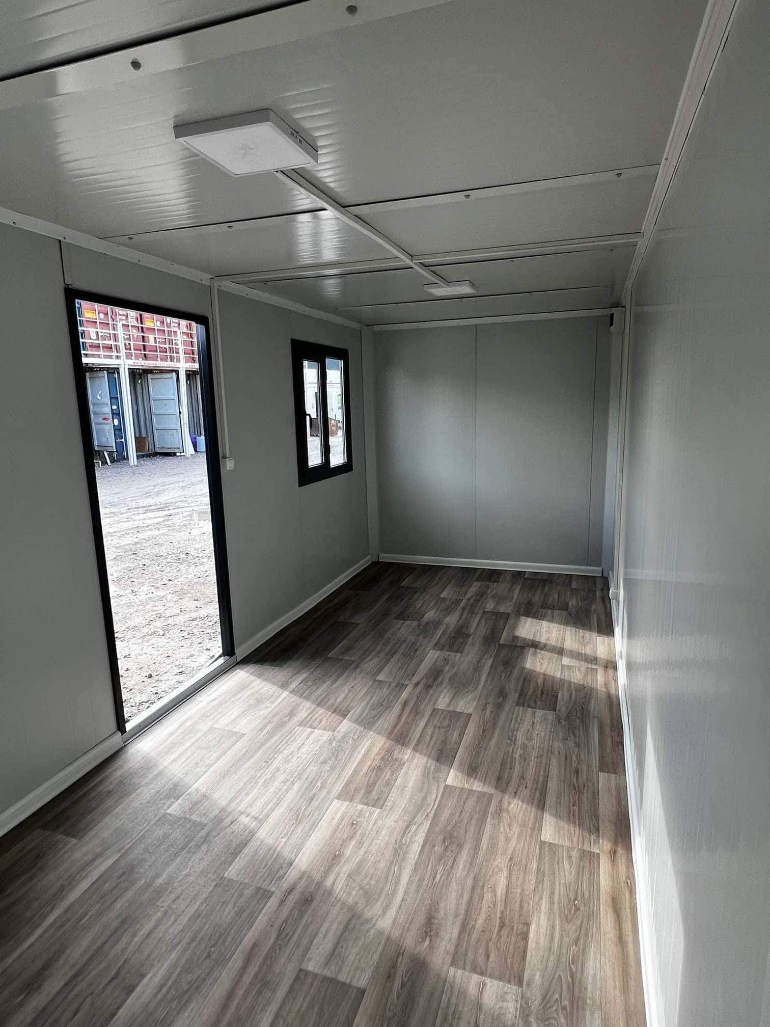 könnyített kivitelű 20' irodakonténer