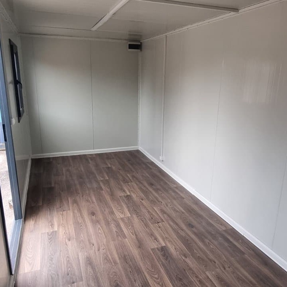 könnyített kivitelű 20' irodakonténer