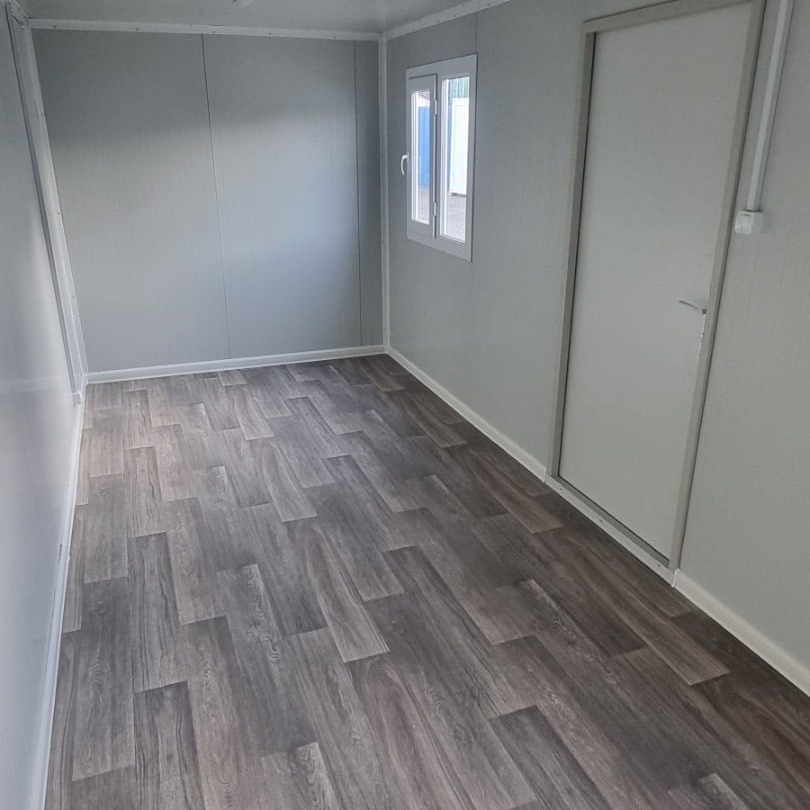 könnyített kivitelű 20' irodakonténer