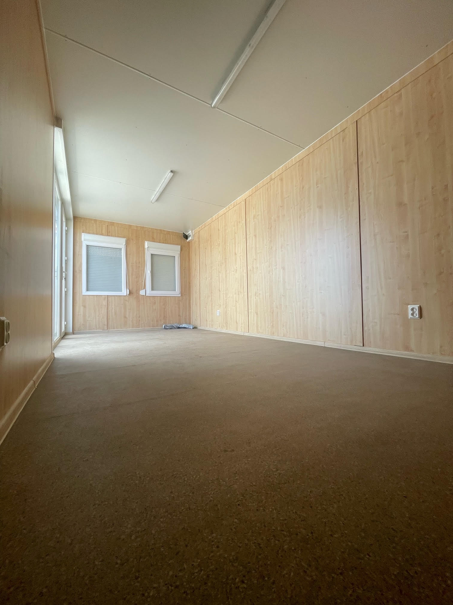 egyedi méretű irodakonténer panoráma kivitelben